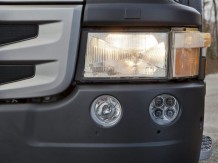 Reflektor H4 Scania z oświetleniem dziennym w zderzaku