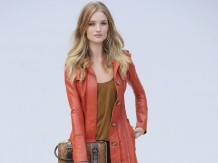 Modelki i aktorki w kolekcji mody Burberry 2012