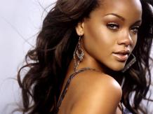 Rihanna straciła kontrakt, bo jest zbyt seksowna
